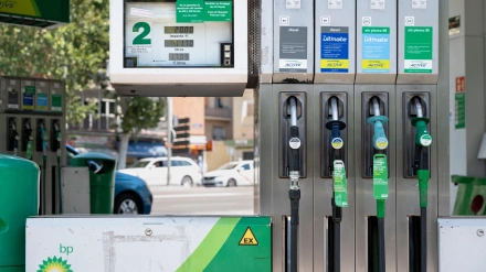 Las bombas de combustible para diésel y gasolina están listas para ser utilizadas en las gasolineras de España.