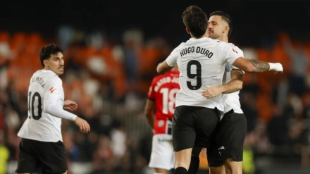 Hugo Duro celebra el 1-1 del Valencia contra el Mallorca