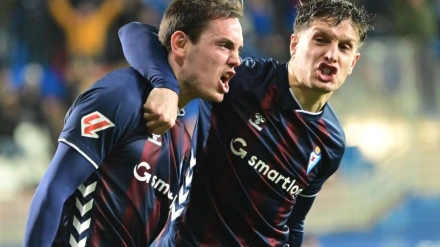 Los jugadores del Eibar celebran un gol en el Eibar- Valladolid
