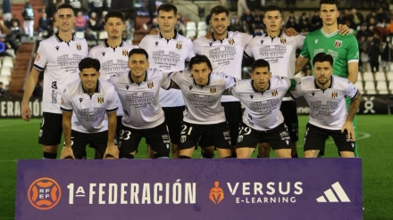 Formación inicial del Mérida ante el Athletic Club B