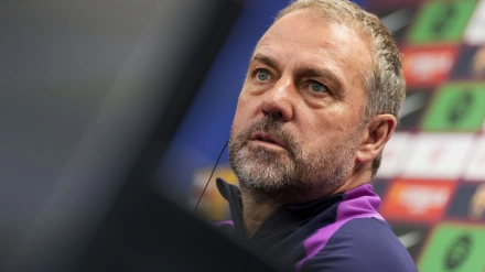 Hansi Flick, enfadado por la ausencia de Raphinha en el once ideal del año.