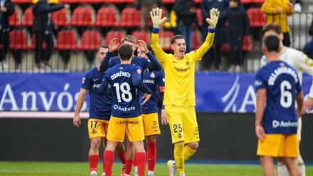 Los jugadores del Andorra celebran su victoria frente al Deportivo