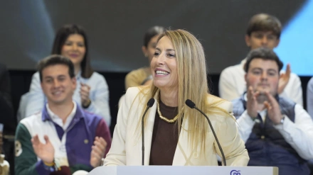 (Foto de ARCHIVO)La presidenta del PP de Extremadura y candidata a la reelección a la Presidencia de la Junta, María Guardiola (C), participa en un acto electoral, a 13 de diciembre de 2025, en Navalmoral de la Mata, Cáceres, Extremadura (España). Feijóo ha asegurado que "hay una gran mayoría de extremeños que comparten una misma percepción: María ilusiona y contagia. A María no la para nadie".Carlos Criado / Europa Press13 DICIEMBRE 2025 CAMPAÑA ELECTORAL;ELECCIONES EXTREMEÑAS13/12/2025