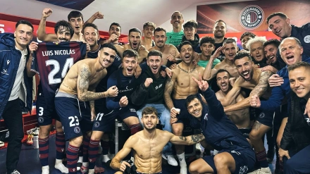 El Extremadura festeja el gran triunfo ante el Xerez CD