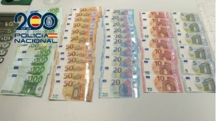 Un gesto ejemplar en Ponferrada (León): encuentra casi 5.000 euros en la calle y los devuelve a su dueño