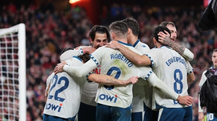 El Espanyol celebra su segundo gol en San Mamés ante el Athletic