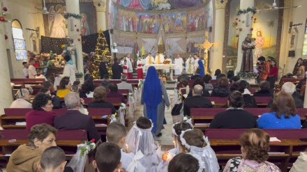 El Patriarca Latino de Jerusalén, el cardenal Pierbattista Pizzaballa, presidió este domingo la misa de Navidad en la única parroquia católica de la Franja de Gaza