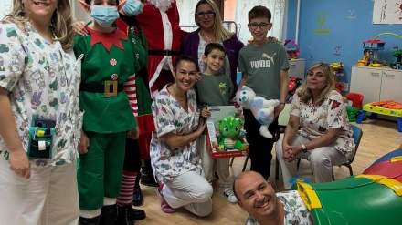 La magia de la Navidad inunda el Hospital de Mérida con una visita muy especial