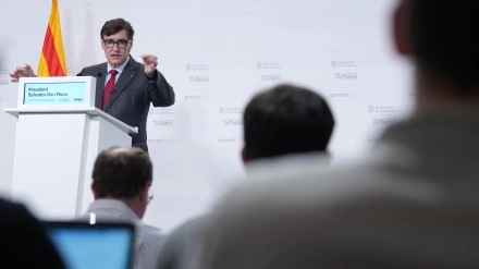 El presidente de la Generalitat de Catalunya, Salvador Illa, durante una rueda de prensa tras la reunión del Consell Executiu, en el Palau de la Generalitat, a 23 de diciembre de 2025, en Barcelona