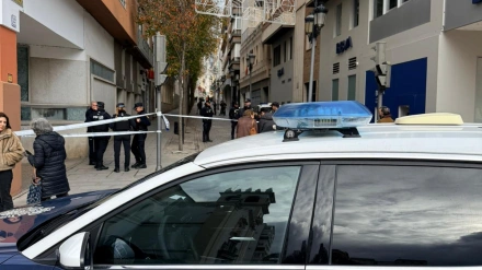 Los coches cortaban la salida de la Cale Obispo San Juan de Ribera