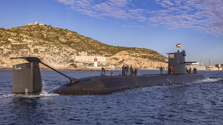 Submarino en superficie en aguas de Cartagena