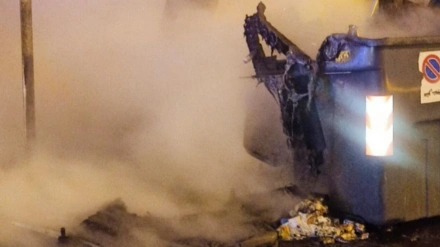 Contenedor quemado en Zaragoza