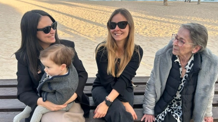 Blanca Ballester, en el centro de la imagen, con su madre, su hermana y su sobrino, el pequeño Íñigo.