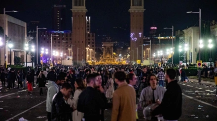 Verbena de Año Nuevo, en Avenida María Cristina, a 1 de enero de 2023, en Barcelona