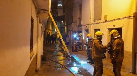Incendio de vivienda en la calle Convento en Hervás donde ha fallecido un varón