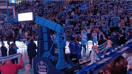 Los árbitros salieron abucheados del Pazo