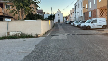 La vida cotidiana en Pamis se ha visto alterada por la circulación constante de vehículos a una velocidad inadecuada y una acuciante falta de aparcamiento