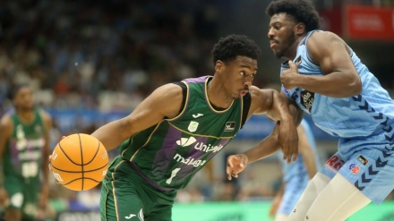 Audige (Unicaja) intenta anotar sin suerte ante Breogán