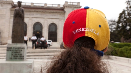 D6NT7A Woman wearing Venezuela cap