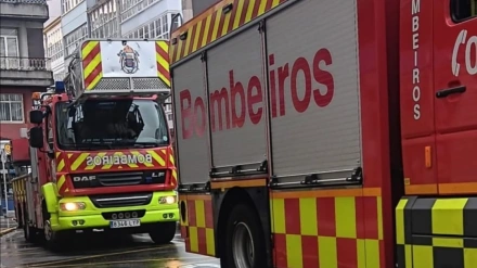 Los vehículos de los bomberos en la plaza del Callao