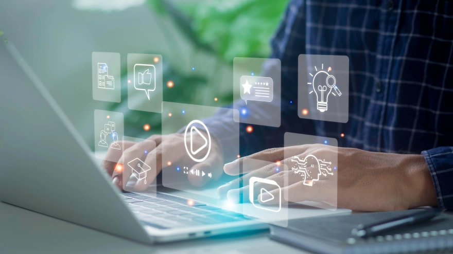 3B7RYRK July 7, 2024: El uso de herramientas de Inteligencia Artificial se ha vuelto un acelerador de la pauta publicitaria, en el tanto permite analizar los datos de los pA?Aºblicos y permite establecer estrategias mA?As efectivas, segA?Aºn los expertos que participaron en el evento. (Credit Image: © La Nacion via ZUMA Press)