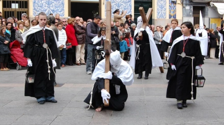 Jóvenes cofrades en Cáceres