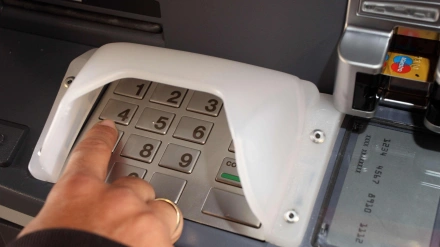 3AFH992 May 8, 2012 - Colombia - BogotA, Colombia. 2012.  Foto ilustraciA³n que hace referencia a transacciones en cajeros automAticos, retiros de dinero en efectivo u operaciones bancarias.   Foto: Andrea Moreno/CEET   CrA©dito: CEET FotA³grafo: ANDREA MORENO (Credit Image: © El Tiempo/GDA/ZUMAPRESS.com)