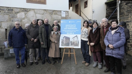 El director de Turismo de Galicia, Xosé Merelles, inaugura la nueva oficina de información al peregrino