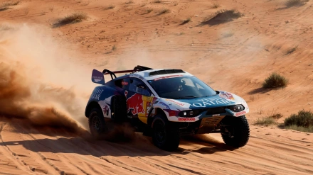 Al Attiyah ganó la etapa y se convierte en nuevo líder del Dakar.