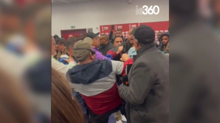 Pelea zona mixta Argelia - Nigeria