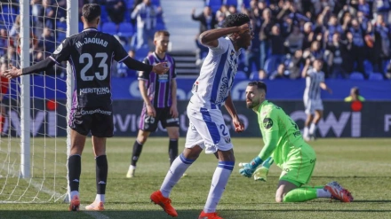 Guillerheme y Jaouab se miran tras el 2-0 del Leganés-Valladolid