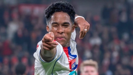 Endrick celebra su primer gol con el Olympique de Lyon