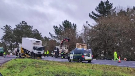 El accidente se produjo en la salida de Lugo hacia A Fonsagrada, en la carretera autonómica LU-530