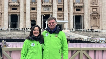 Los gijoneses Alejandro y María, en El Vaticano