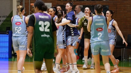 Las jugadoras del Celta Femxa Zorka celebran su victoria ante Unicaja Mijas