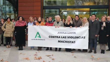Minuto de Silencio a las puertas de la Delegación del Gobierno de la Junta en Cádiz