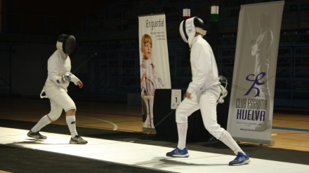 Esgrimistas durante el torneo celebrado en Huelva