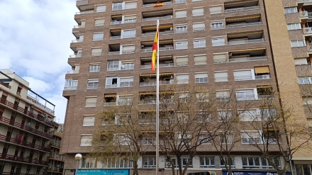 Izado de bandera en Huesca