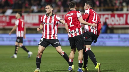 Guruzeta celebra el gol del Athletic frente a la Cultural