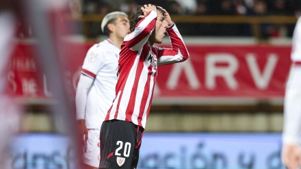 Unai Gómez celebra el gol del Athletic frente a la Cultural
