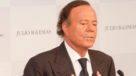 Julio Iglesias llega a Londres para recibir premio al mejor artista latino