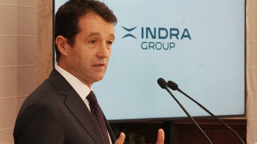 El presidente ejecutivo de Indra Group, Ángel Escribano; informa sobre el Plan de inversiones de Indra en Castilla y León y la colaboración de la administración autonómica