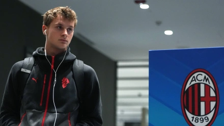 Maximilian Ibrahimovic recala en el Ajax cedido con opción de compra por el Milán.