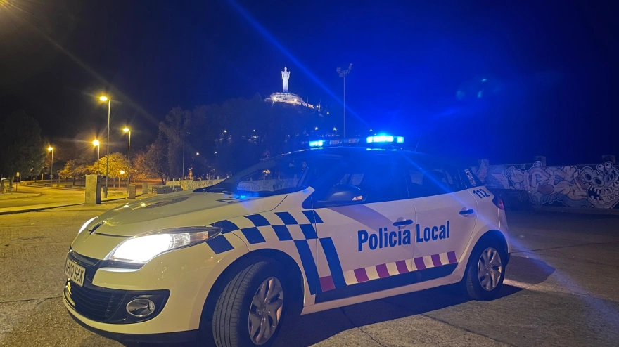 Policía Local de Palencia junto al Cristo del Otero
