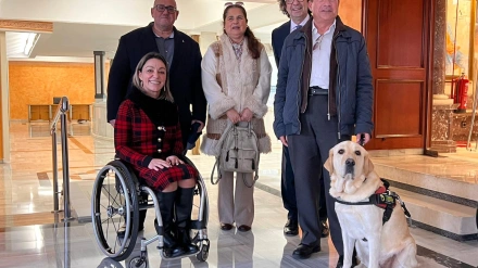 Los perros guía podrán acompañar a las personas invidentes en ambulancias en la Región