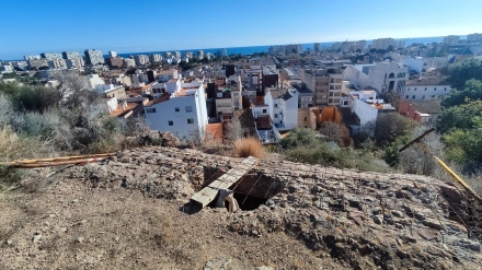 Benicàssim con los restos del Castillo de Centinela