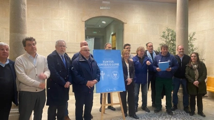 La presidenta del Celta entrega en la sede de la CEO el dinero recaudado en la campaña "Xuntos contra o lume"