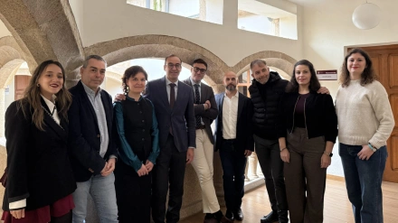 En el alcalde, Rafa Mateos, con el equipo responsable de la candidatura