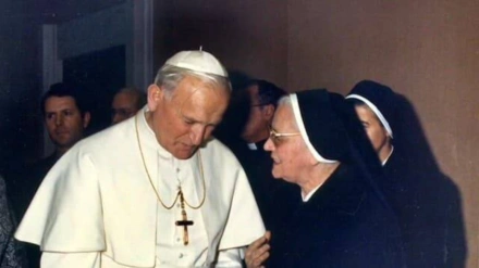 La Madre Félix junto al Papa Juan Pablo II