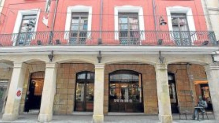 Fachada del emblemático y centenario Casino Amistad Numancia de Soria